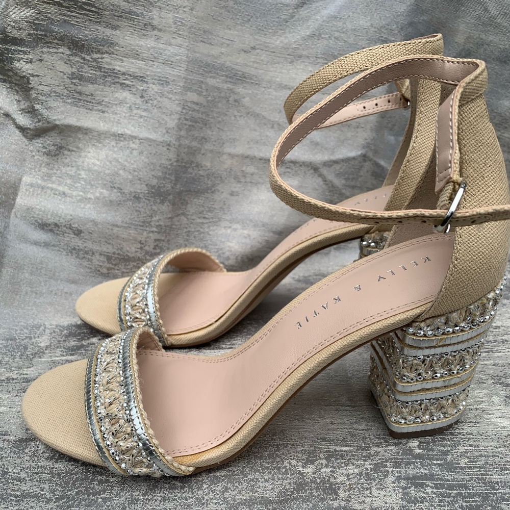 Kelly & Kate cream canvas embroidered sandals. Only wore 3 times.